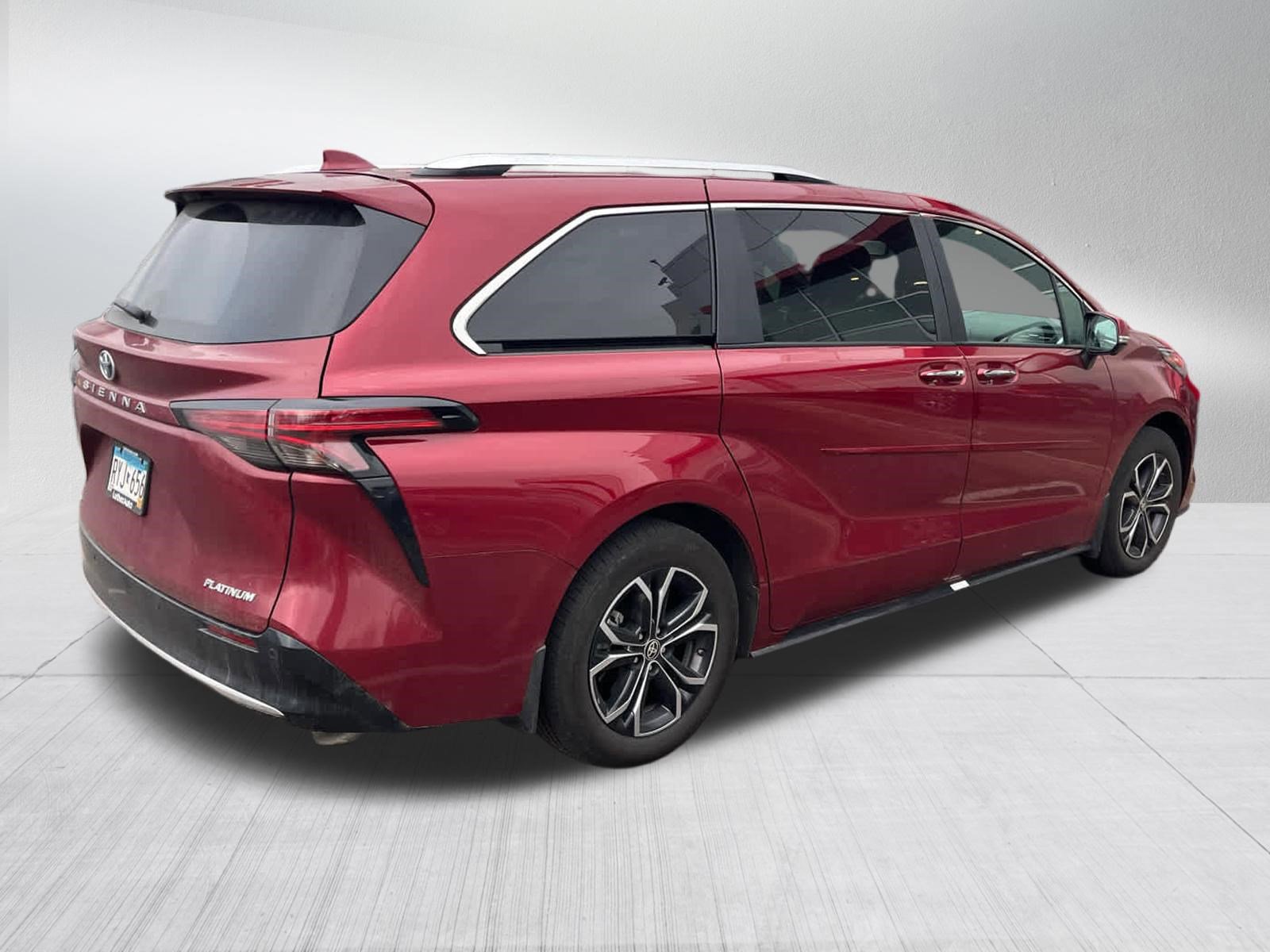 Used 2025 Toyota Sienna Platinum image 4