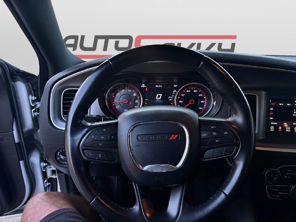 Used 2022 Dodge Charger SXT RWD image 11