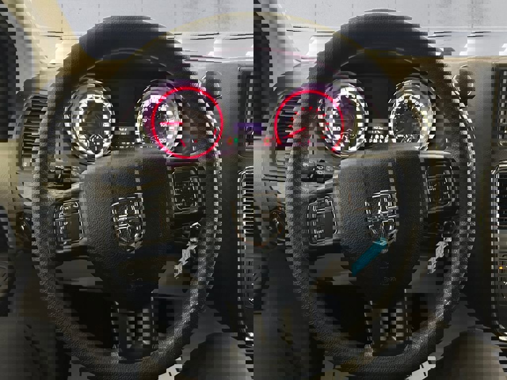 Used 2018 Dodge Grand Caravan SE w/ UConnect Hands-Free Group image 9