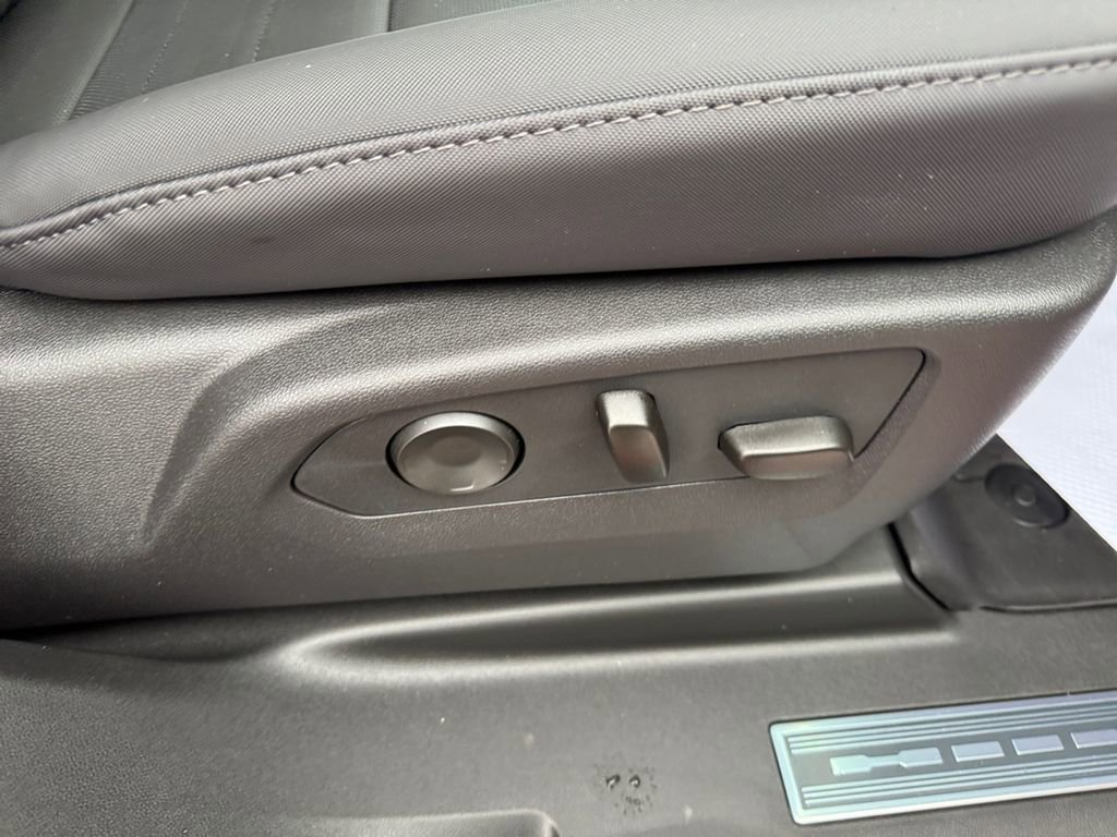 New 2025 GMC Hummer EV 2X w/ LPO, Dark Essentials Package image 22