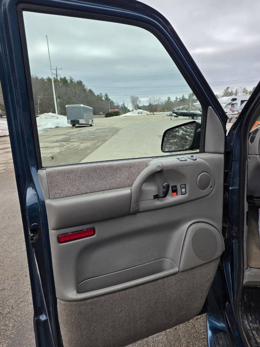 Used 2003 Chevrolet Astro LS AWD 3dr Mini Van w/ LS Preferred Equipment Group image 14