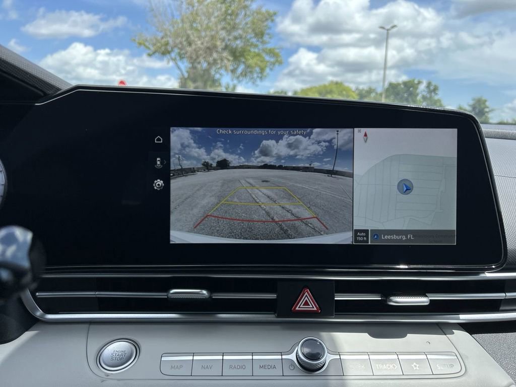 New 2025 Hyundai Elantra Limited image 7