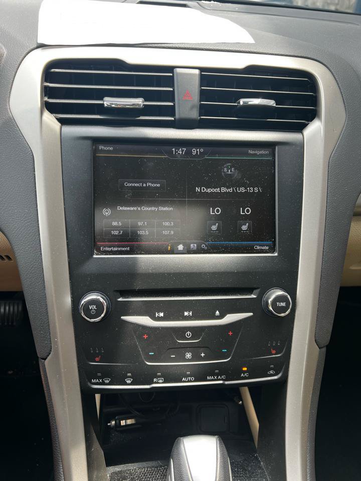 Used 2013 Ford Fusion SE FWD image 19