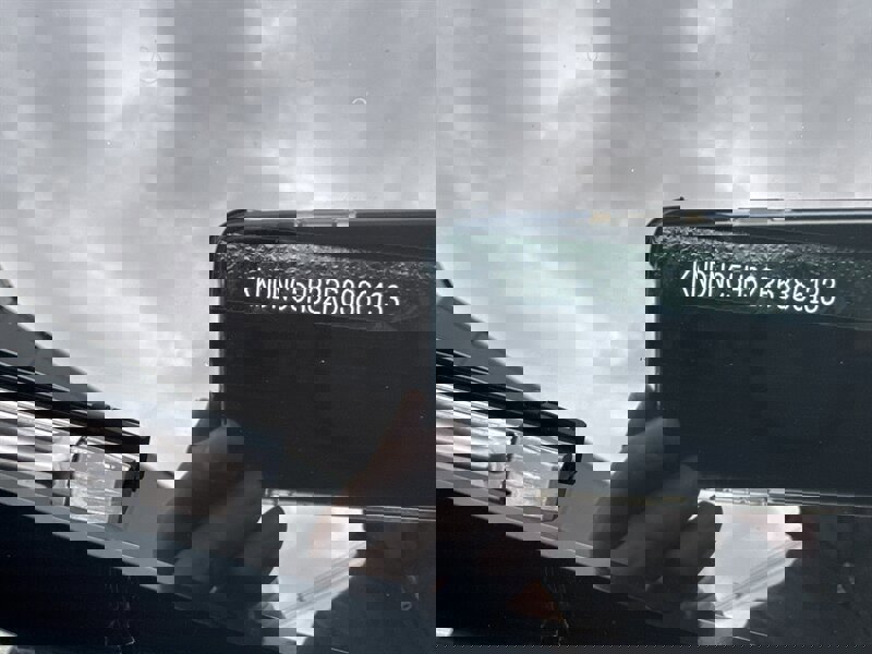 Used 2024 Kia Carnival EX image 8