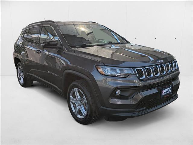 Used 2023 Jeep Compass Latitude image 3