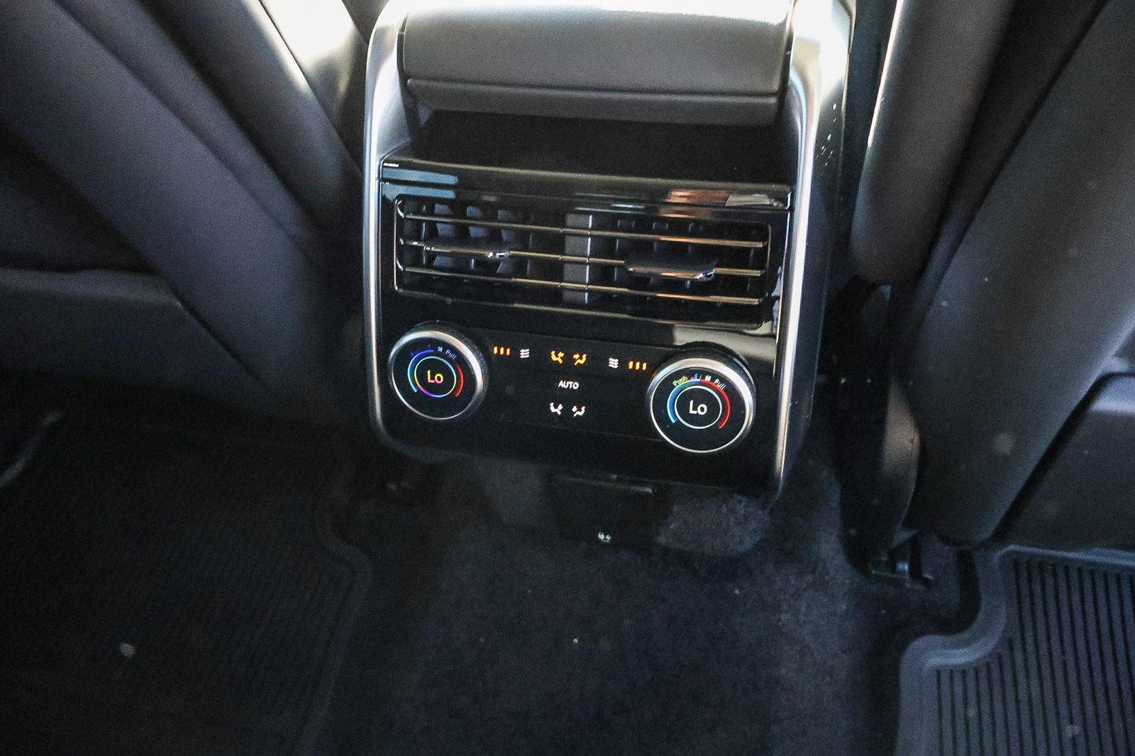 New 2026 Land Rover Range Rover SE image 21