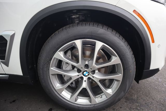 New 2026 BMW X5 xDrive50e w/ Executive Package image 9
