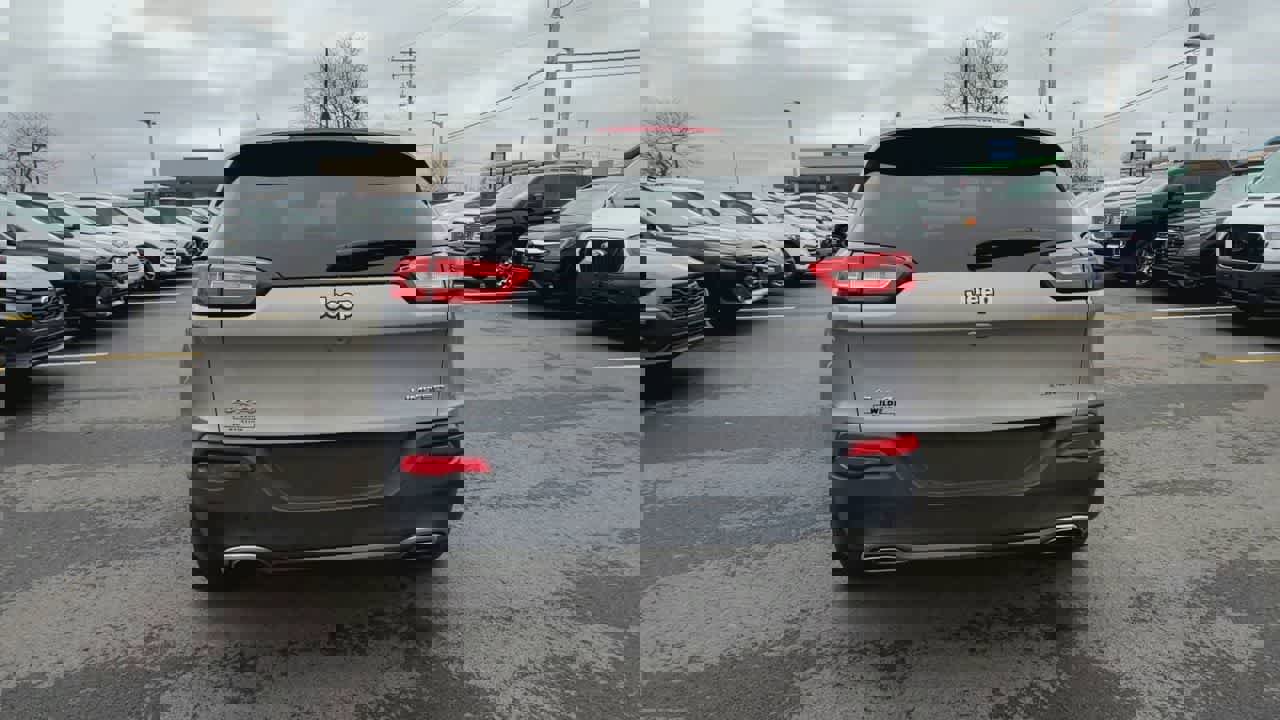 Used 2017 Jeep Cherokee Limited image 7