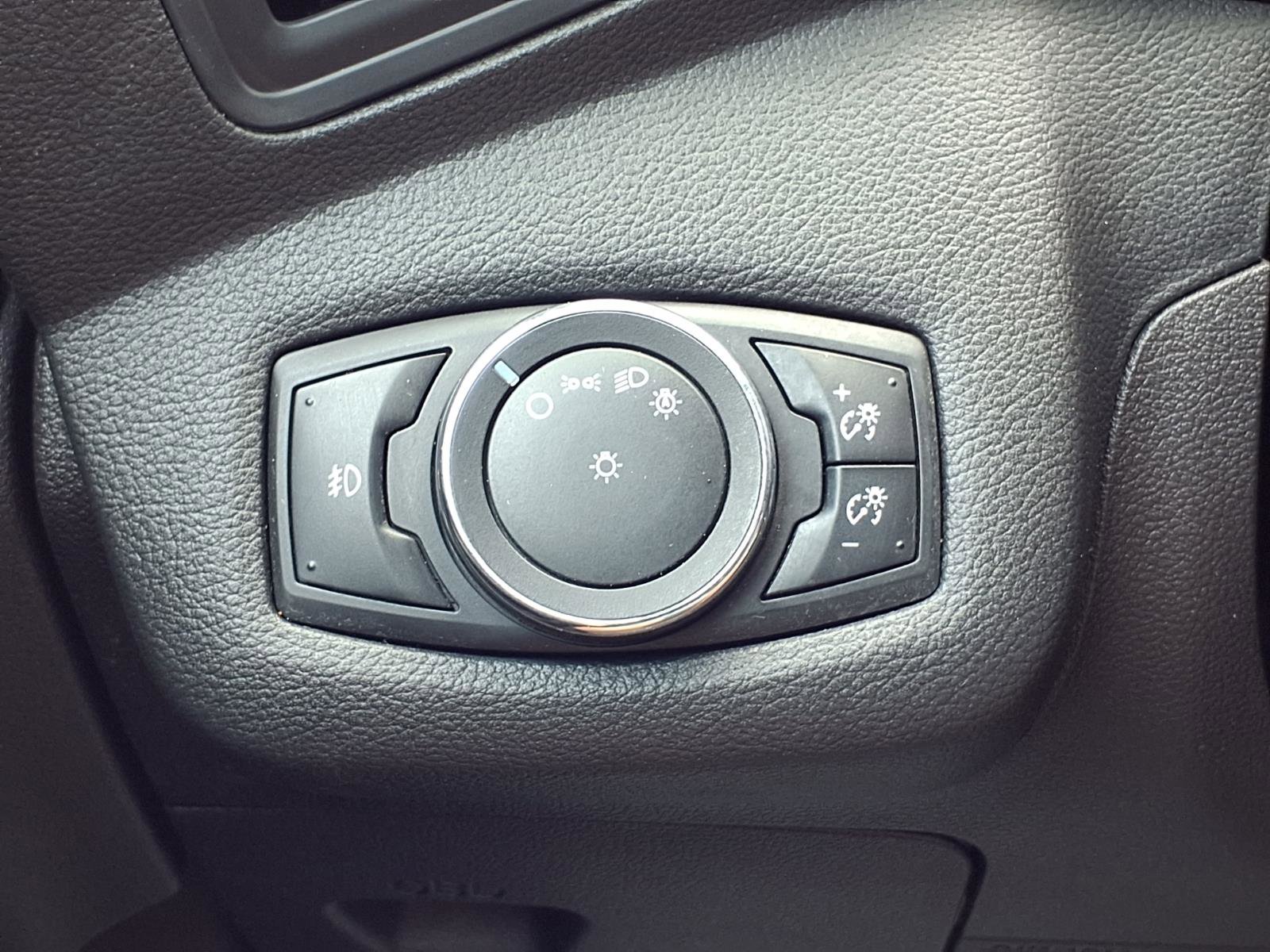 Used 2015 Ford Escape SE AWD/4WD image 16