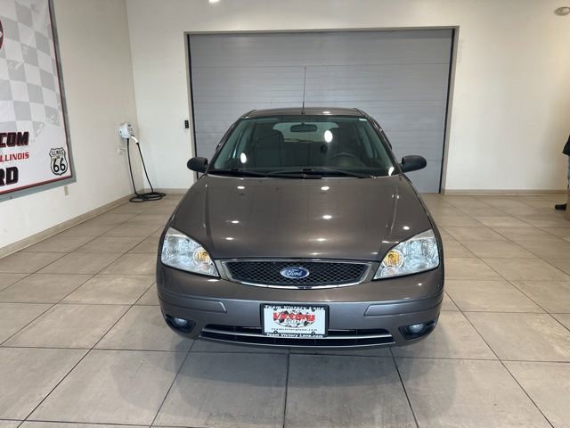 Used 2006 Ford Focus ZX5 Hatchback image 2