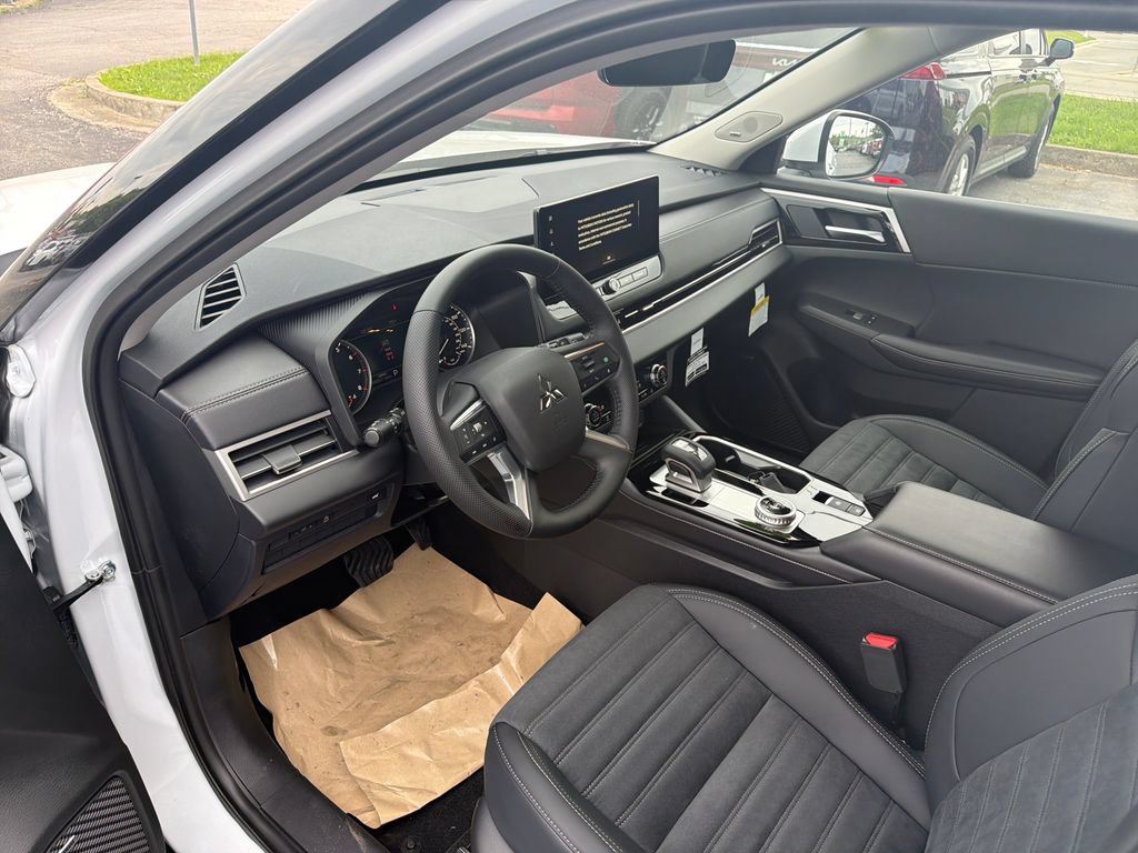 New 2026 Mitsubishi Outlander SE FWD image 16
