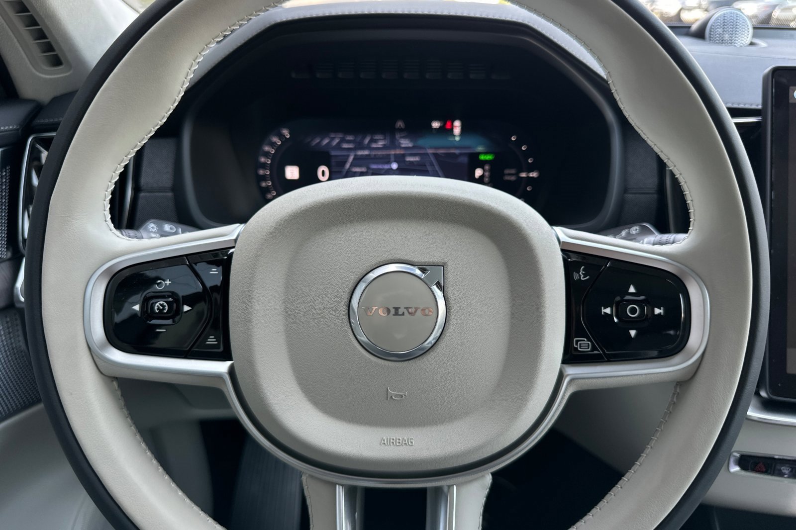New 2026 Volvo XC90 T8 Ultra w/ Lounge Package image 28