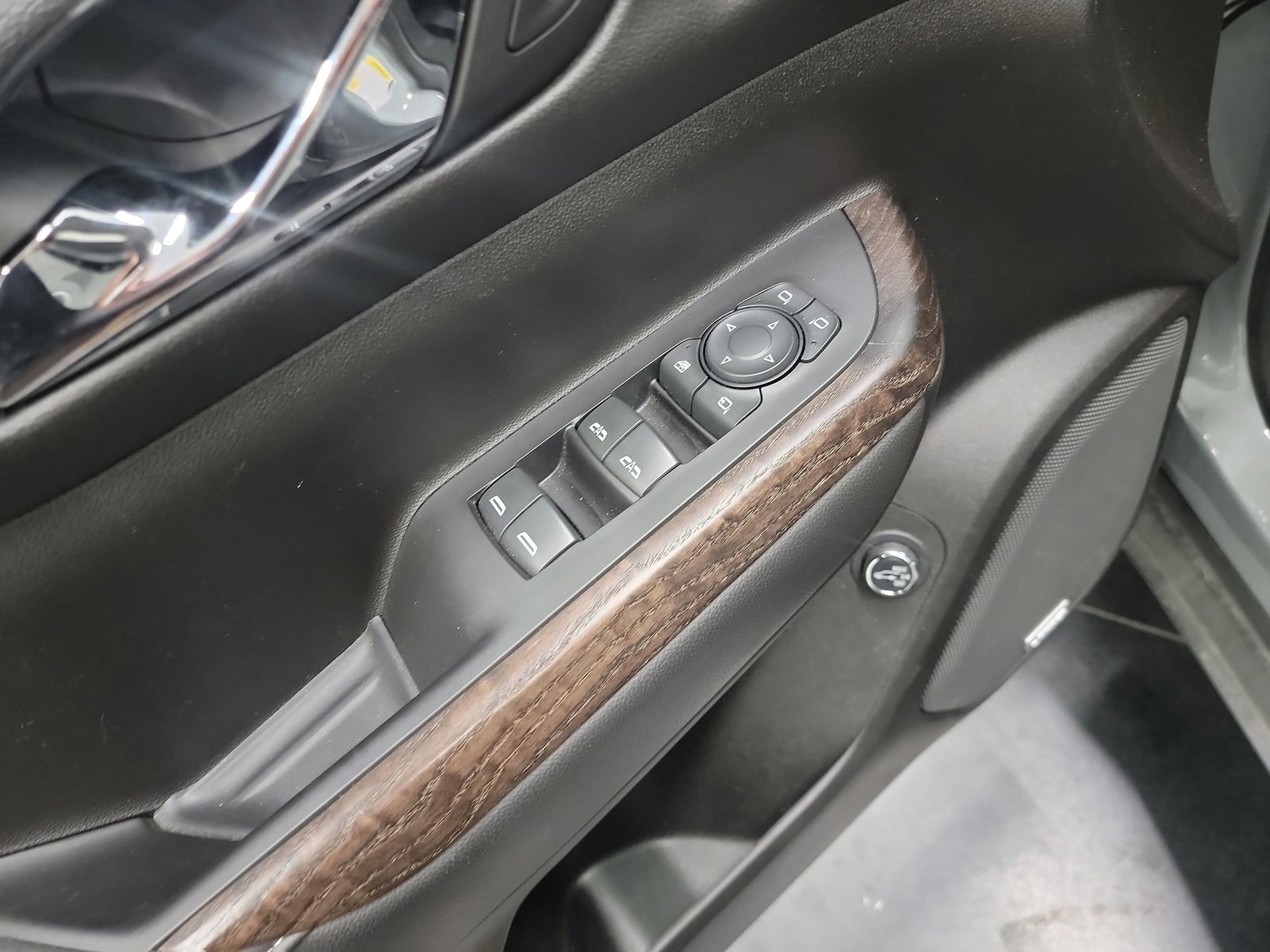 Used 2023 GMC Acadia Denali image 14