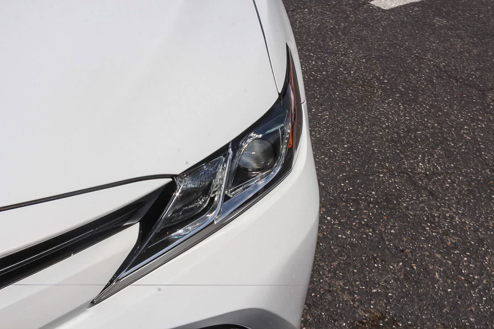 Used 2018 Toyota Camry LE FWD image 13