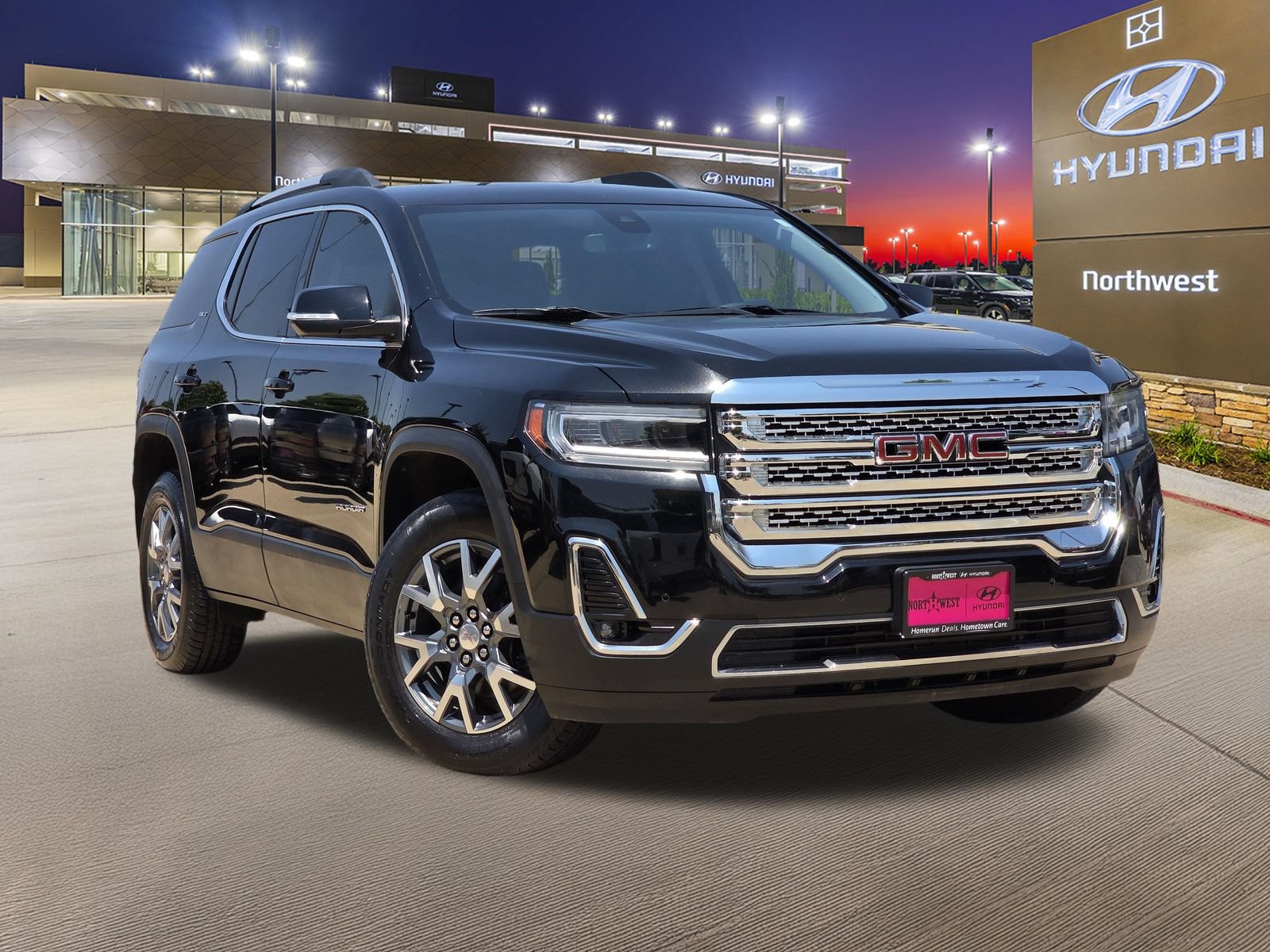 Used 2023 GMC Acadia SLT w/ LPO, Floor Liner Package FWD image 3