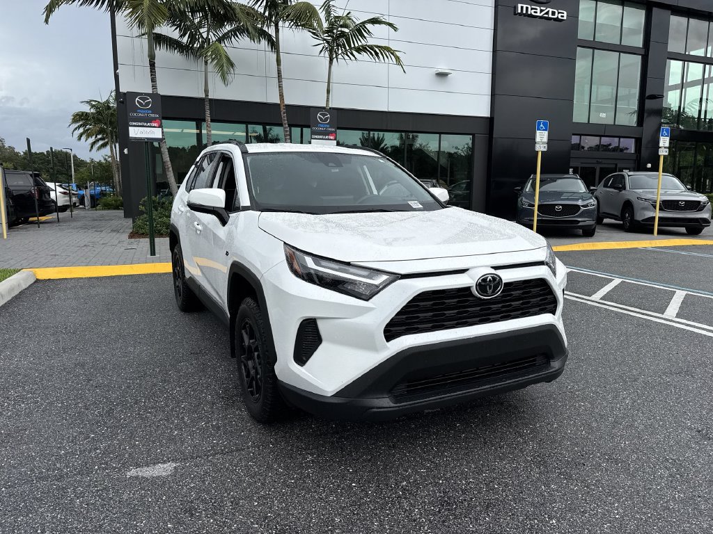 Used 2024 Toyota RAV4 XLE FWD image 7
