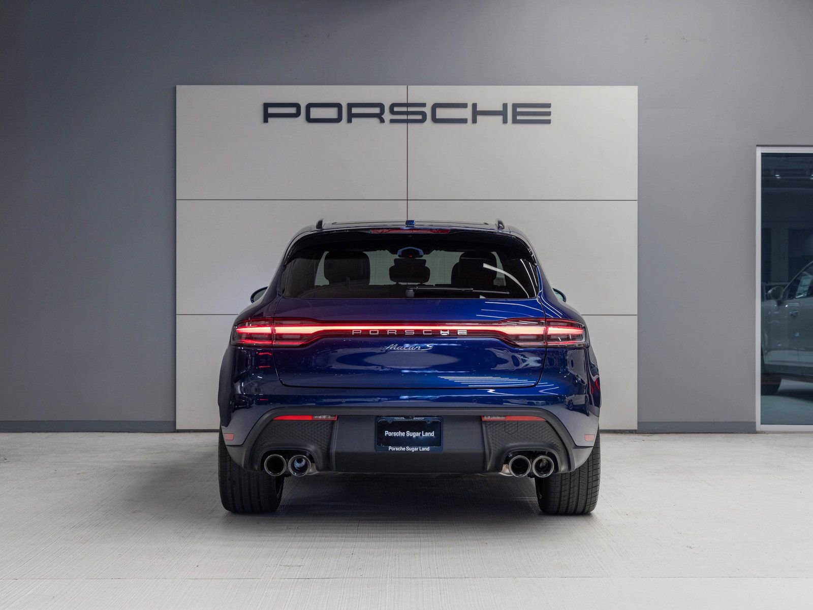 Certified 2025 Porsche Macan S AWD/4WD image 6