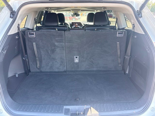 Used 2025 Toyota Highlander XLE FWD image 20