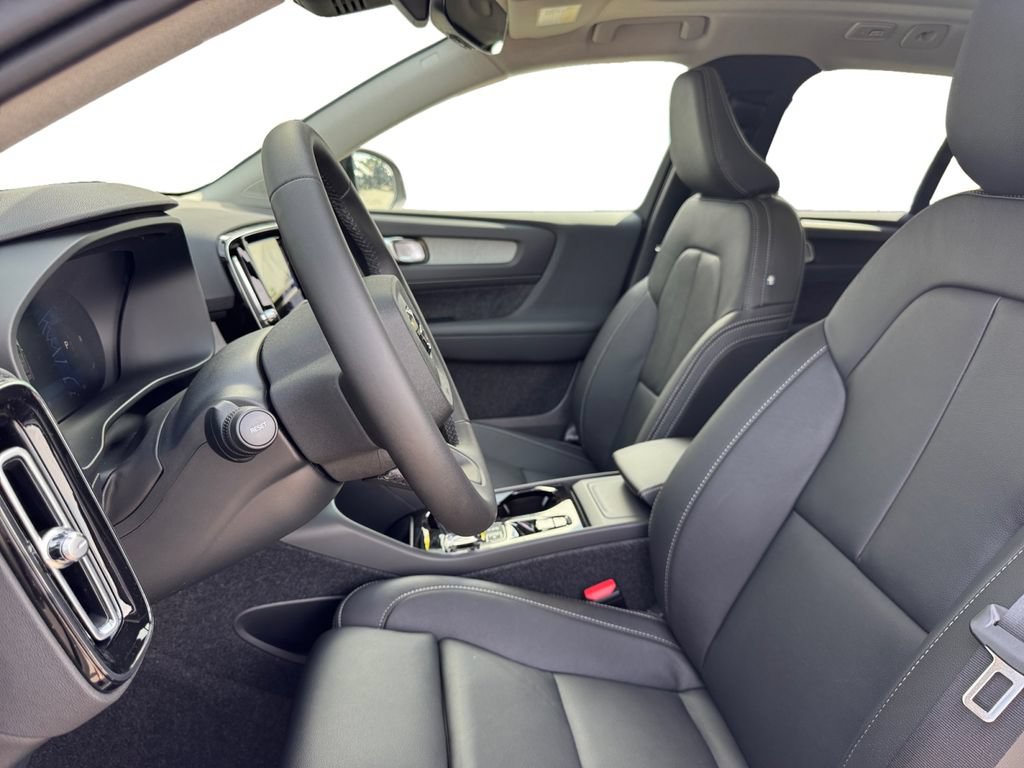 New 2026 Volvo XC40 B5 Plus w/ Protection Package Premier AWD/4WD image 12