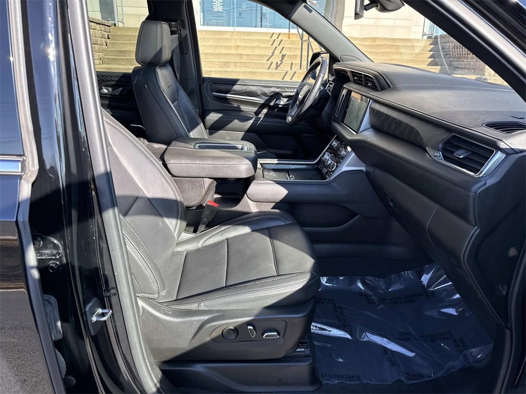 Used 2022 GMC Yukon XL Denali image 11