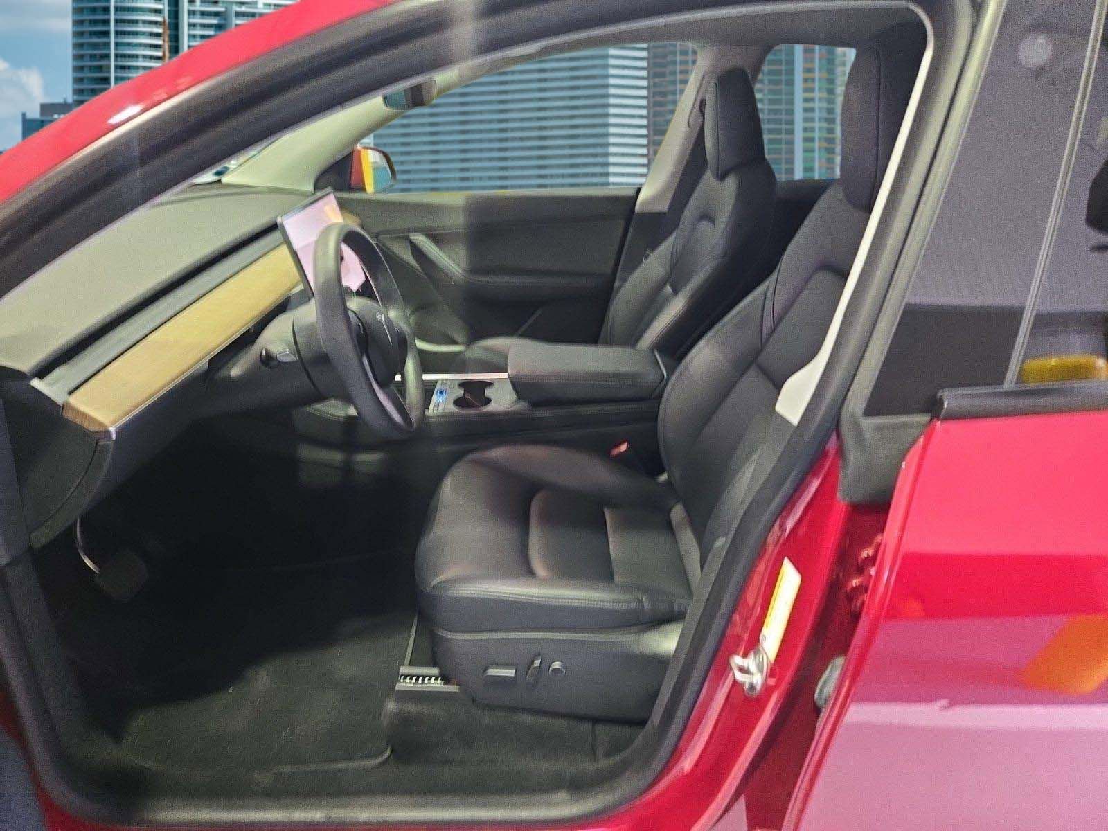 Used 2022 Tesla Model Y Long Range image 16