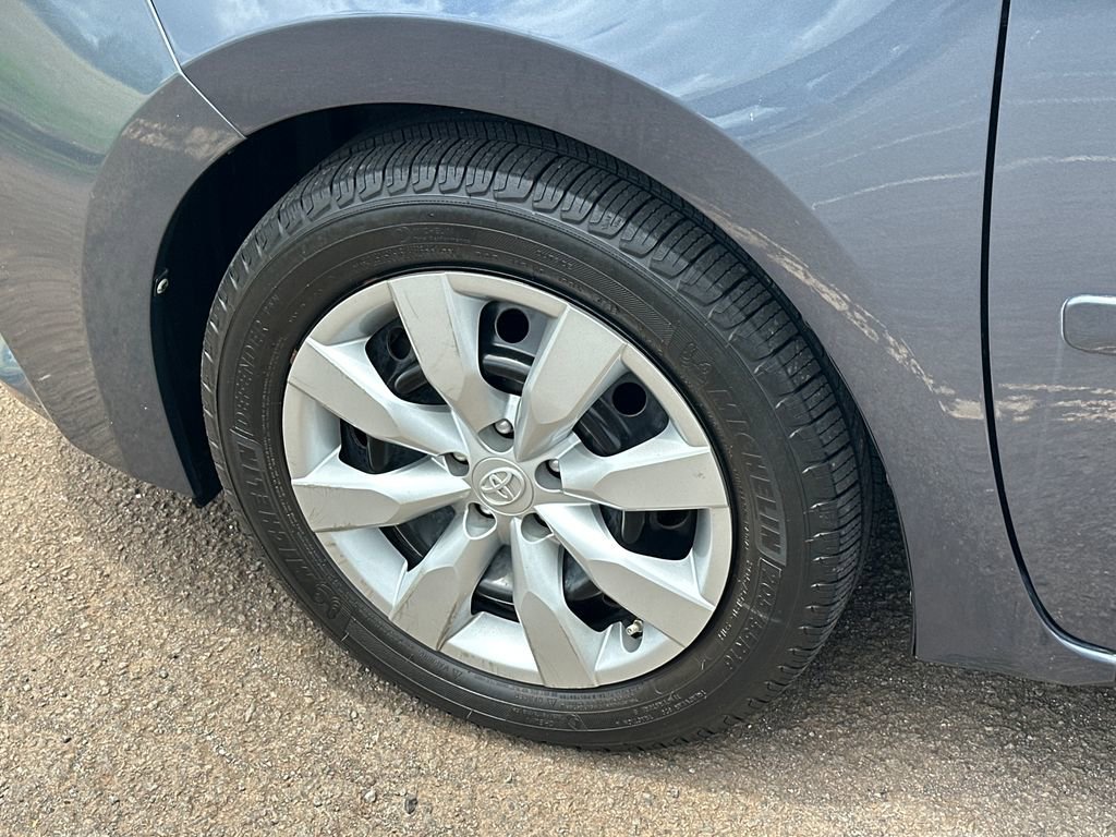 Used 2016 Toyota Corolla LE FWD image 11