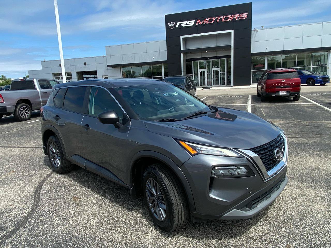 Used 2022 Nissan Rogue S AWD/4WD image 2