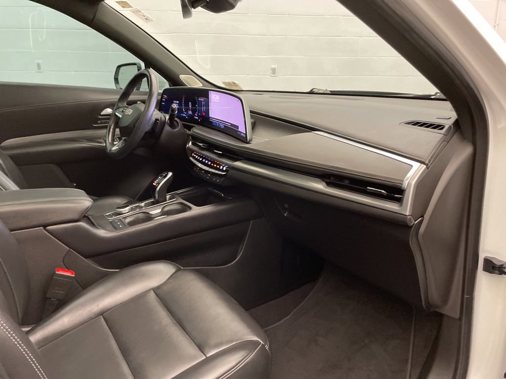 Used 2024 Cadillac XT4 Premium Luxury image 27