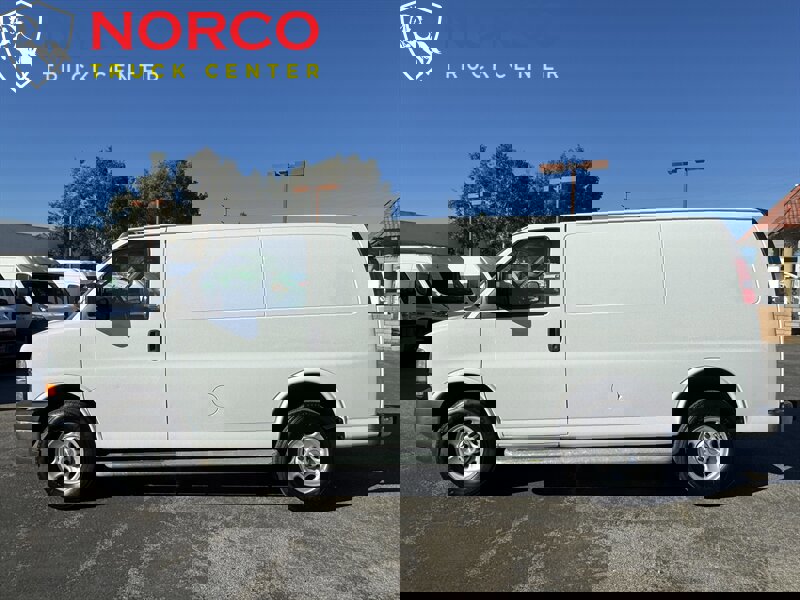 Used 2023 Chevrolet Express 2500 w/ Driver Convenience Package image 7