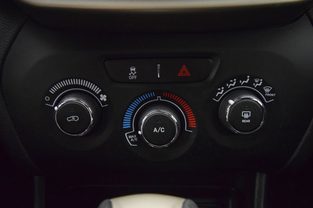 Used 2016 Jeep Cherokee Sport image 19