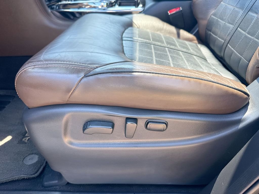 Used 2019 Nissan Armada Platinum w/ Captain's Chairs Package AWD/4WD image 12