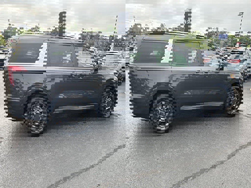 New 2026 Kia Carnival EX image 4
