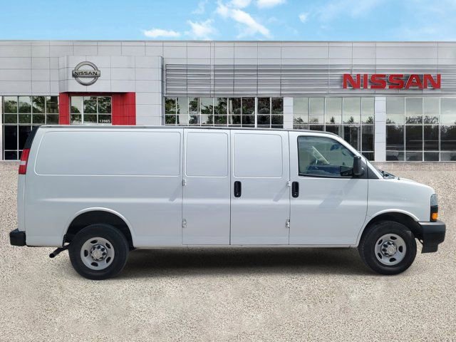 Used 2022 Chevrolet Express 3500 Extended w/ Driver Convenience Package image 3