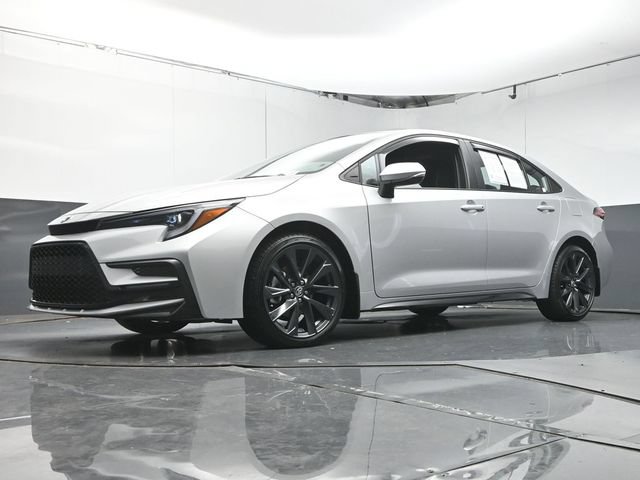 Used 2025 Toyota Corolla XSE FWD image 33