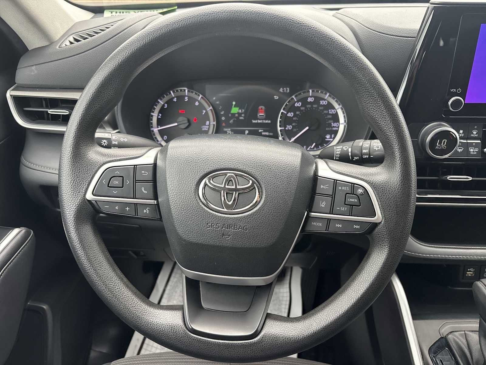 Used 2023 Toyota Highlander L image 11