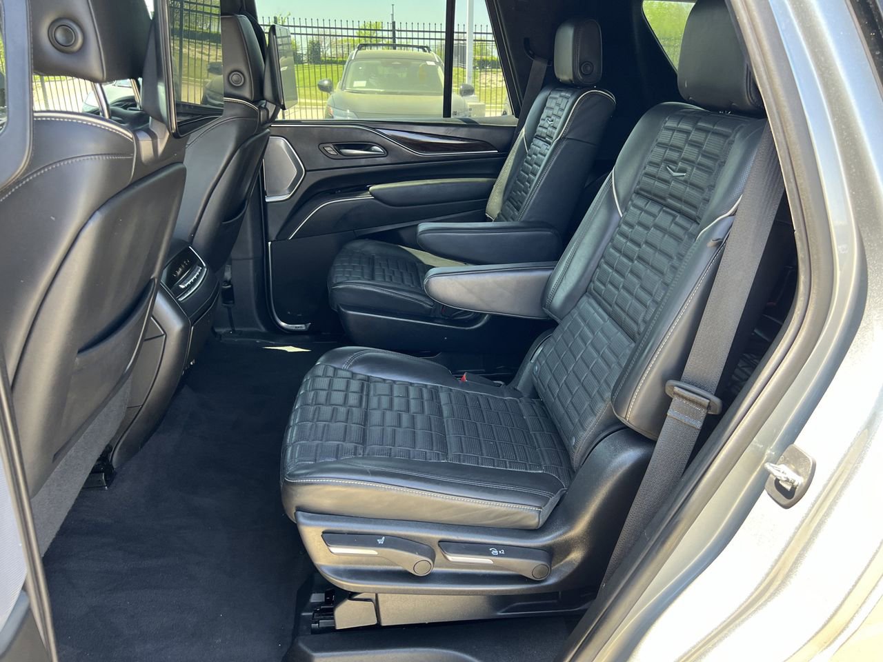 Used 2023 Cadillac Escalade Sport Platinum w/ LPO, ONYX Package image 15