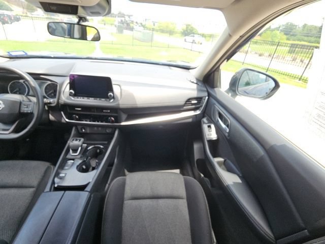 Used 2025 Nissan Rogue SV FWD image 25