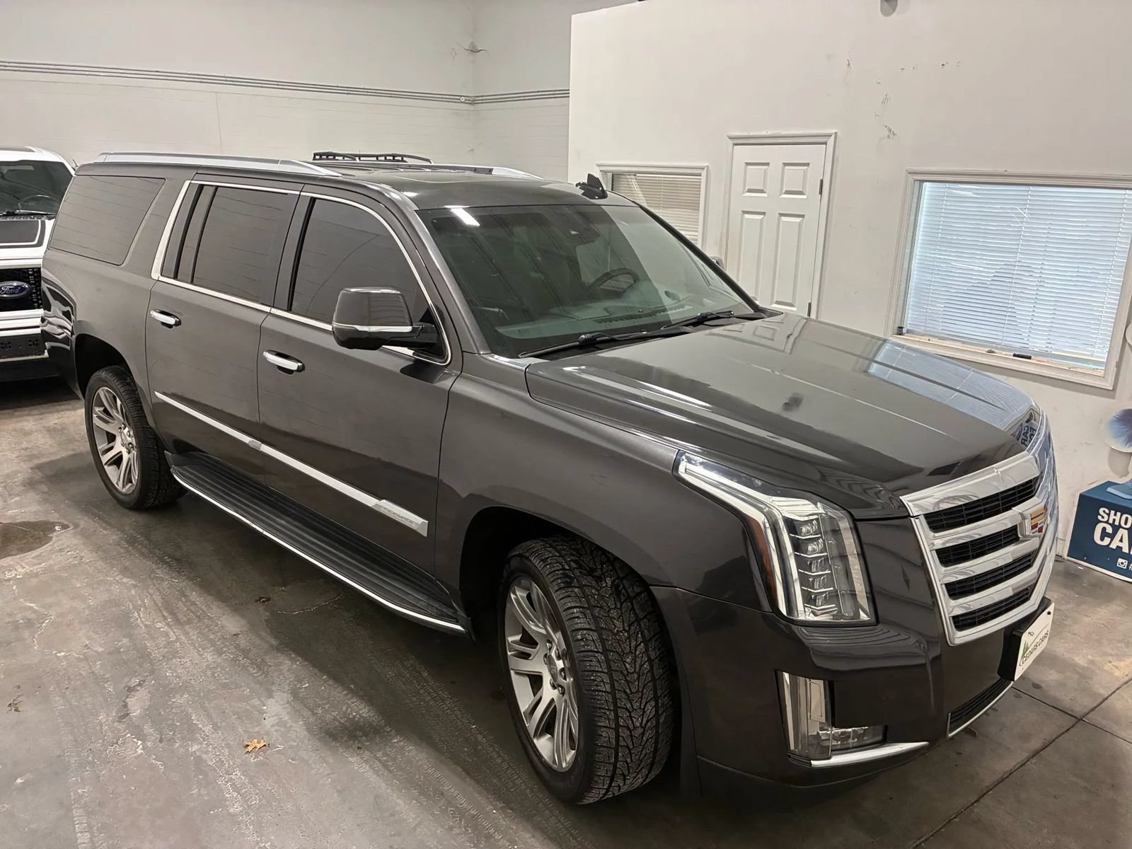 Used 2015 Cadillac Escalade ESV Luxury AWD/4WD image 19