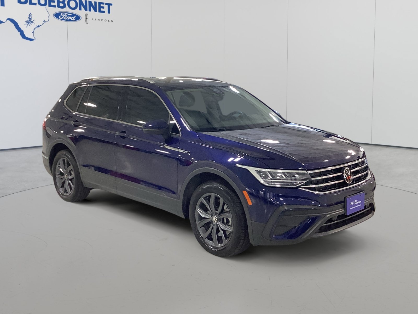 Used 2022 Volkswagen Tiguan SE FWD image 3
