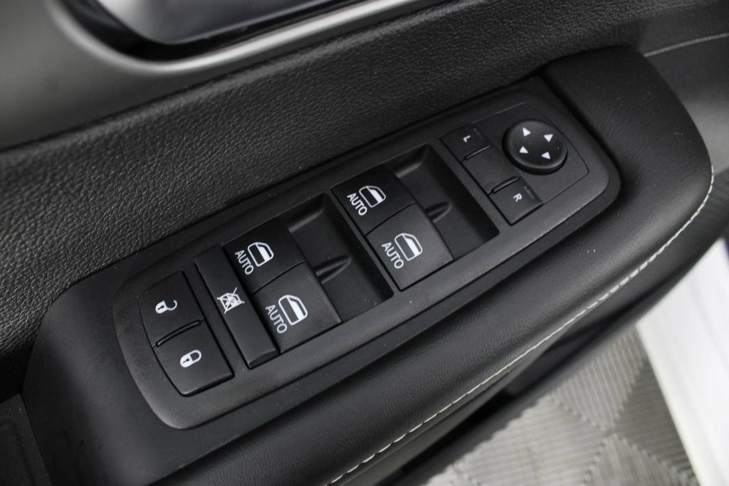 New 2027 Chrysler Pacifica Select FWD image 15