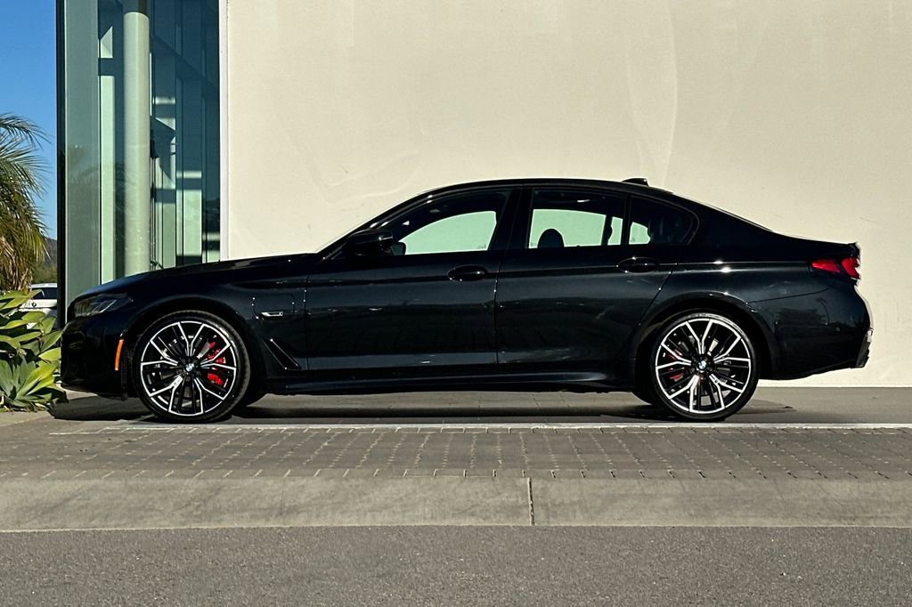 Used 2023 BMW 530e w/ Executive Package image 6