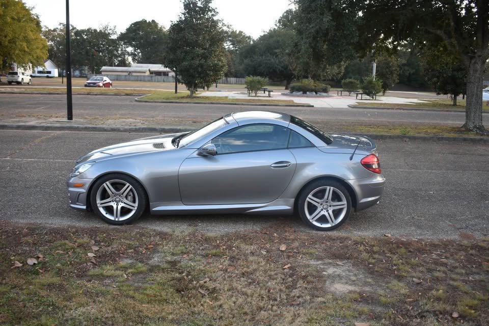 Used 2011 Mercedes-Benz SLK 350 image 5