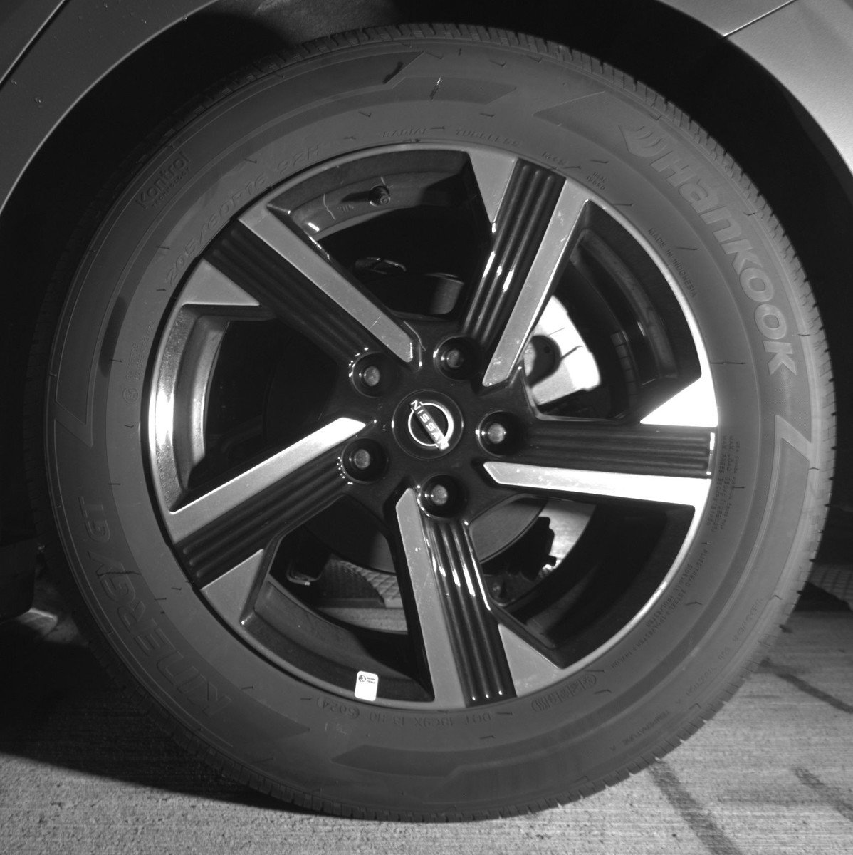 Used 2025 Nissan Sentra SV FWD image 13