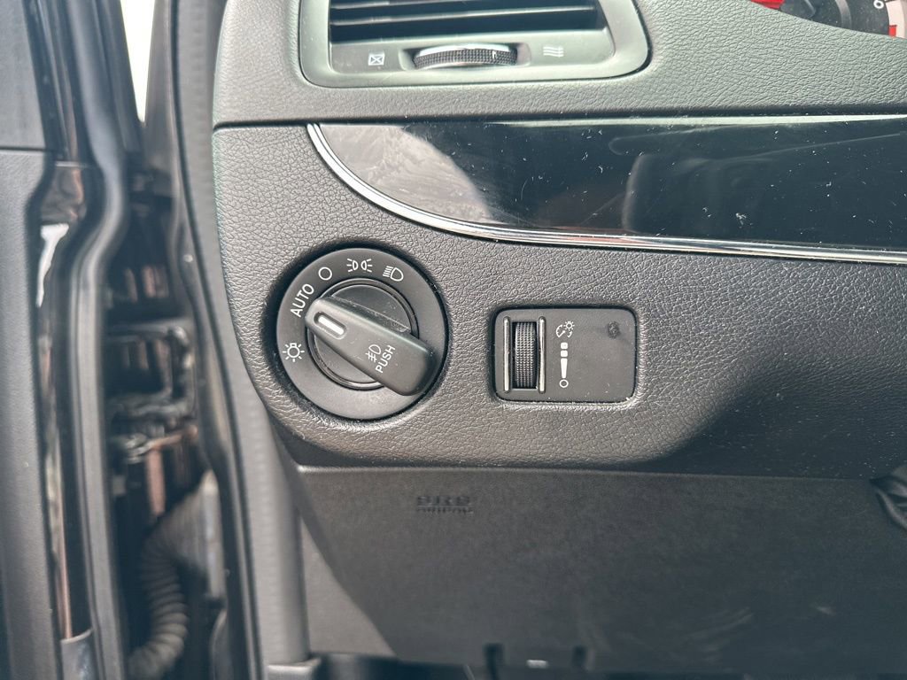 Used 2018 Dodge Grand Caravan SXT w/ Blacktop Package image 18