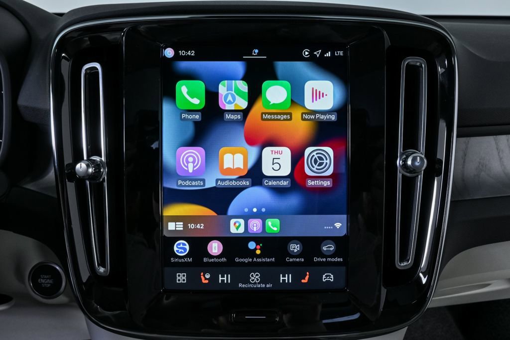 New 2026 Volvo XC40 B5 Ultra w/ Protection Package Premier image 16