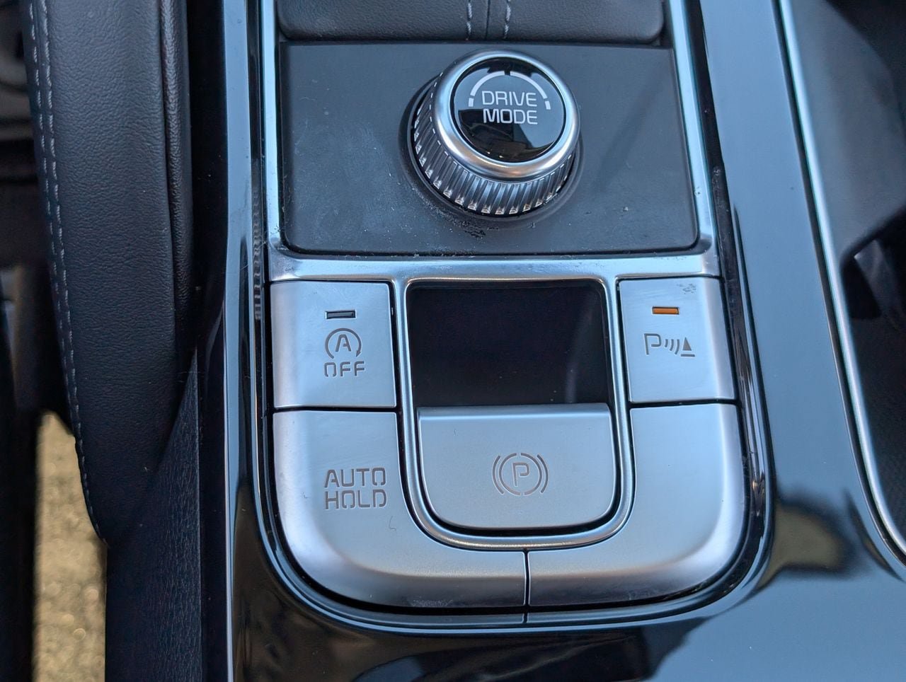 Used 2025 Kia Telluride EX w/ EX Captain's Chair Package FWD image 19