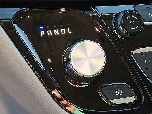Used 2024 Chrysler Pacifica Select FWD image 18