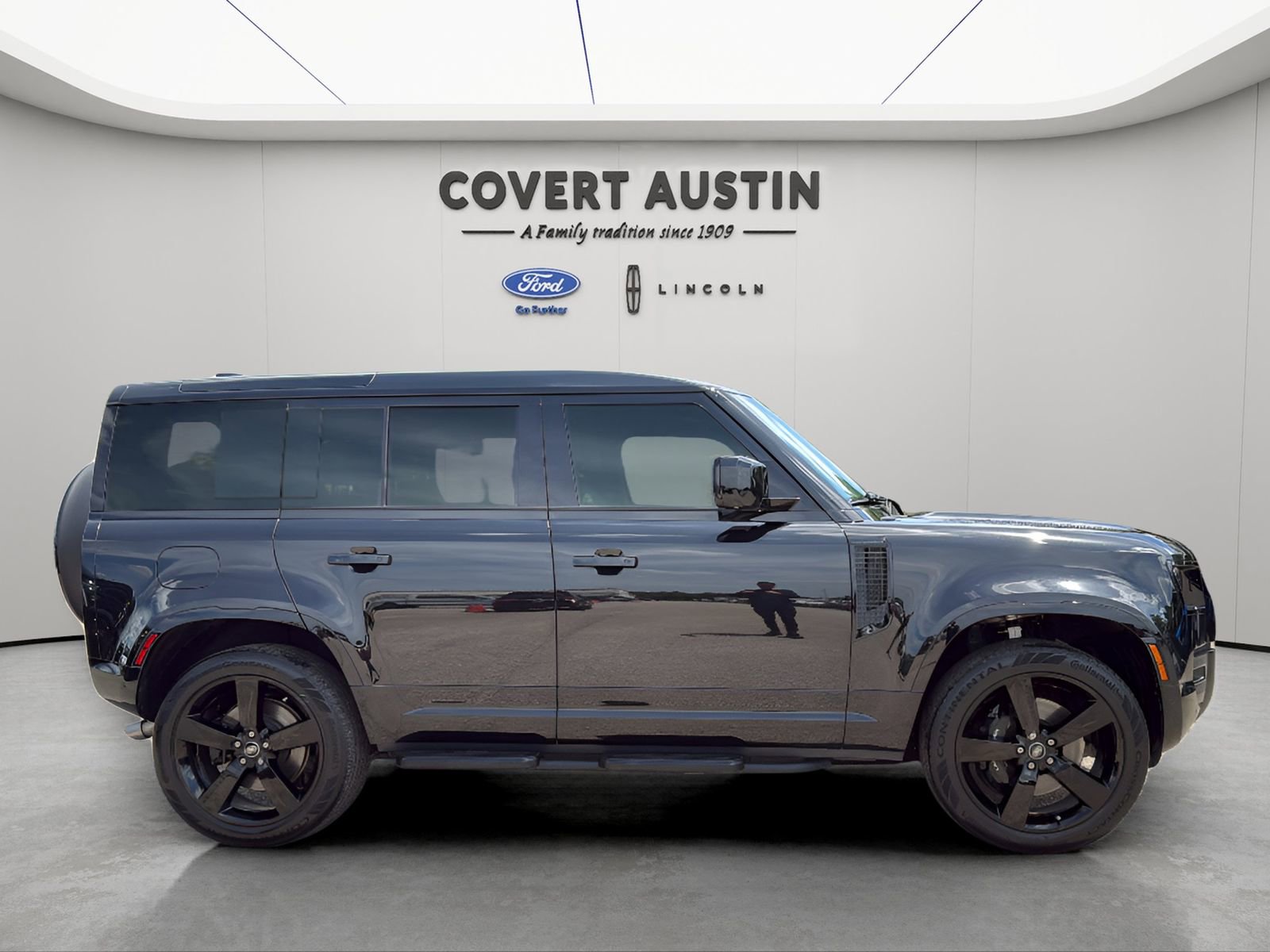 Used 2025 Land Rover Defender 110 V8 AWD/4WD image 6