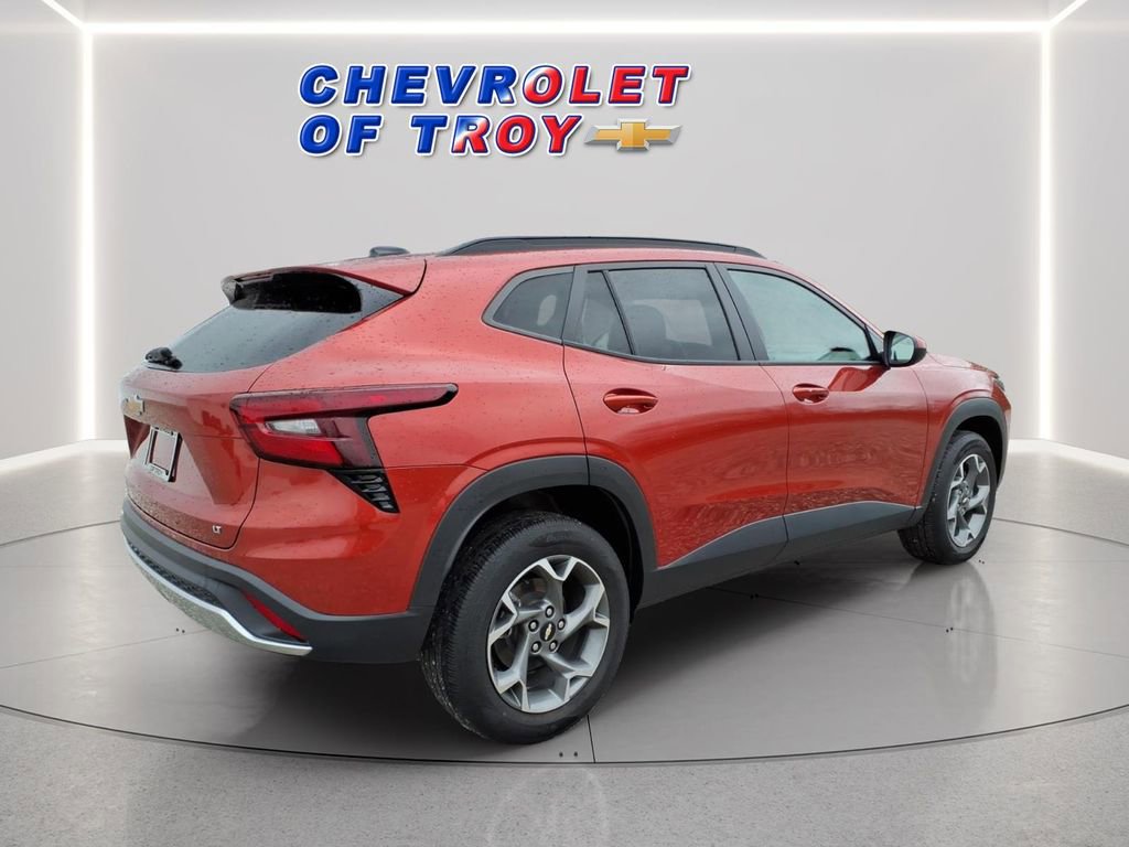 Used 2024 Chevrolet Trax LT w/ Driver Confidence Package image 9