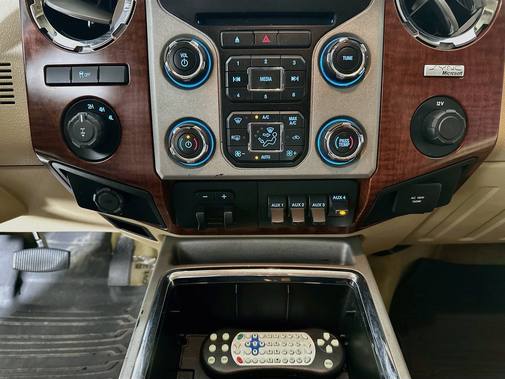 Used 2014 Ford F350 King Ranch w/ Snow Plow Prep Package AWD/4WD image 22